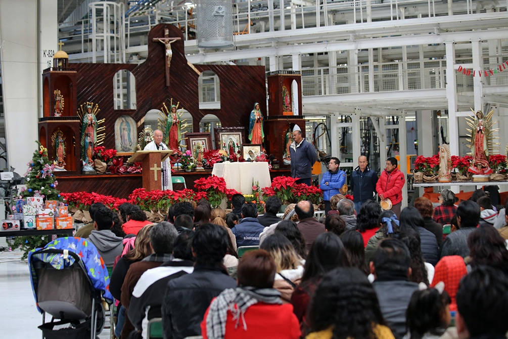 Volkswagen abre su planta de Puebla para festejar a la Guadalupana