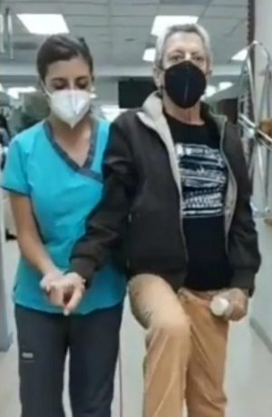 César Bono reaparece en redes sociales mientras realiza terapia
