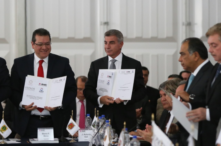 Tony Gali firma la Declaración por la Democracia y la Legalidad Electoral 2018