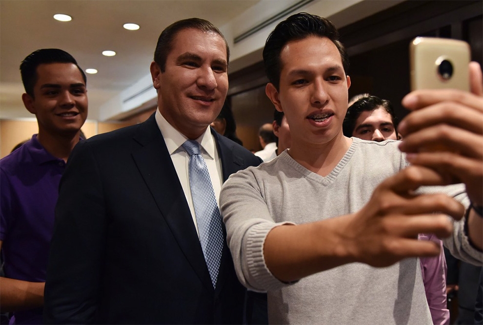 Ahora Moreno Valle se reúne con José Narro en hotel de la CDMX