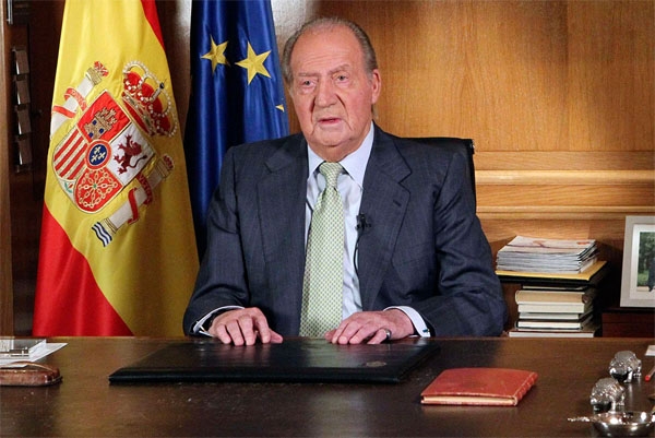 Juan Carlos I abdica al trono de España en medio de crisis y escándalos