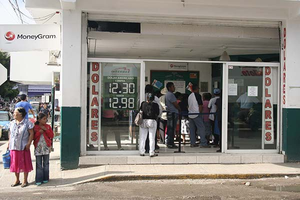 Puebla recibió mil 384 mdd por remesas: Banxico