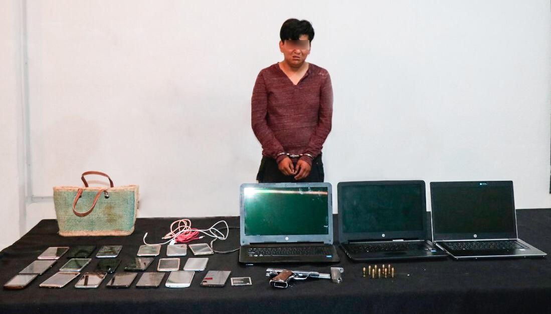 Cayó asaltante con equipos de cómputo y celulares en la carretera a Tehuacán