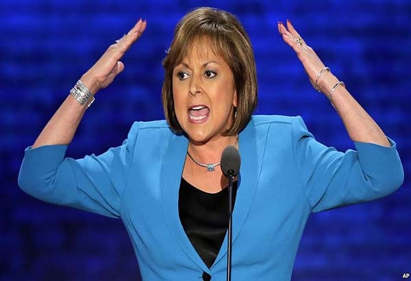 ¿Quién es la gobernadora latina que le hace el feo a Trump?