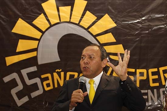 Zambrano acude a apoyar a candidato a edil de Acajete