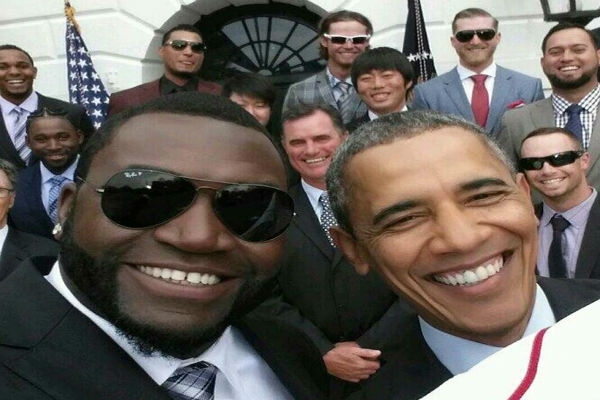 Casa Blanca enojada con Samsung por promocionarse con selfie de Obama