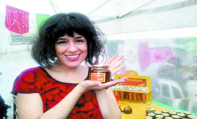 Mexicana fue a estudiar a Argentina pero triunfa haciendo salsas