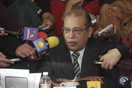 Titular de la SGG pide un día de licencia; se afiliará al PRD