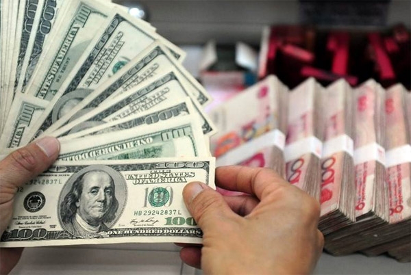 Dólar se vende hasta en 14 pesos en bancos del DF