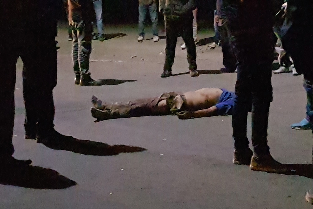 FOTOS: Linchan a sujeto que robó una motocicleta en Texmelucan