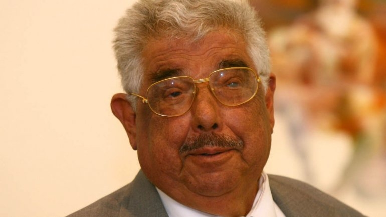 El Profesor Jirafales ya no puede caminar