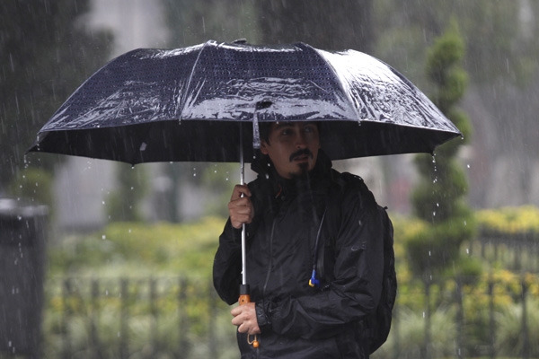 Tormentas y posibles granizadas en Puebla por canal de baja presión