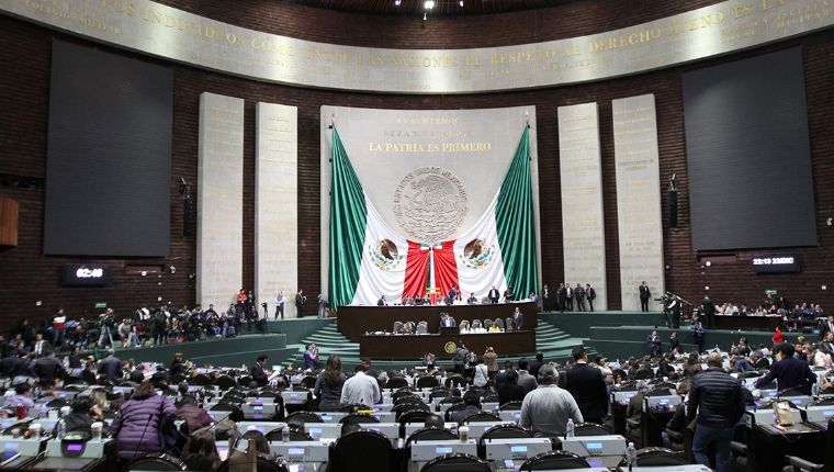 AMLO envía iniciativa para indultar aborto y a presos políticos