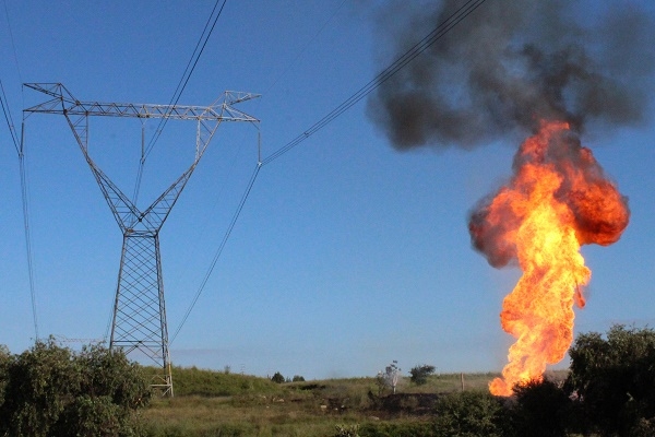 Permanecerá fuga con incendio controlado hasta consumir gas en Cuautlancingo