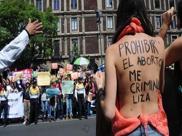El PRD presenta iniciativa para legalizar el aborto en todo el país