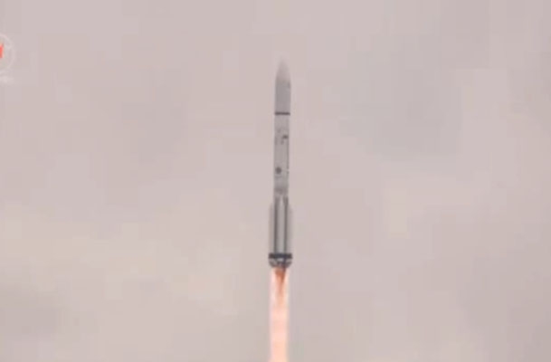 VIDEO: Se estrella cohete que transportaba un satélite mexicano