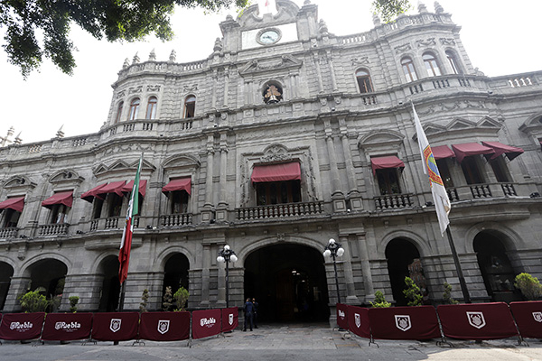 Aceptaron renunciar 10 de los 100 basificados que dejó Claudia Rivera