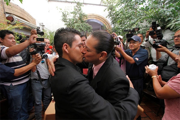 Luis y Jesús, la primera pareja gay que se casa en Coahuila