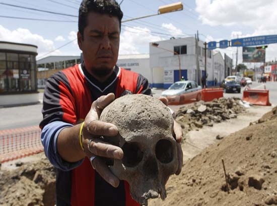 Distribuidor vial Cholula no se suspende; INAH supervisa obras tras hallazgo