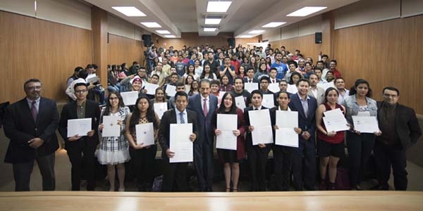 La BUAP impulsa el crecimiento físico e intelectual de sus estudiantes: Alfonso Esparza