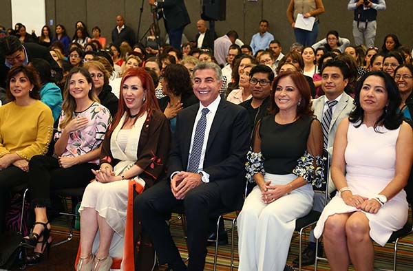 Dinorah López y Tony Gali clausuran foto “Ser Mujer”