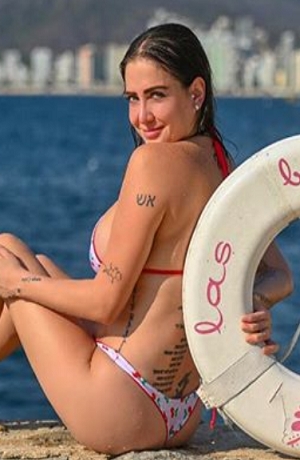 Celia Lora regaló bikinazo a sus seguidores