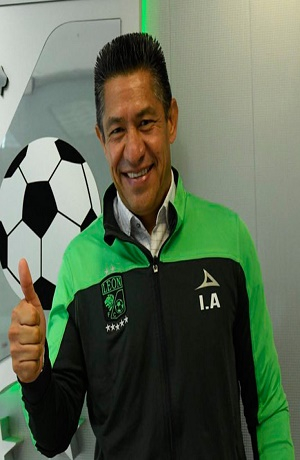 León quiere tener a Ambriz hasta que llegue a la selección mexicana