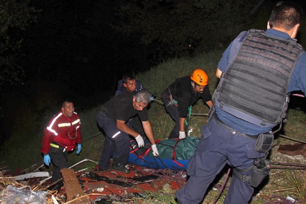 Rescatan cadáver de hombre desaparecido en barranca de Puebla