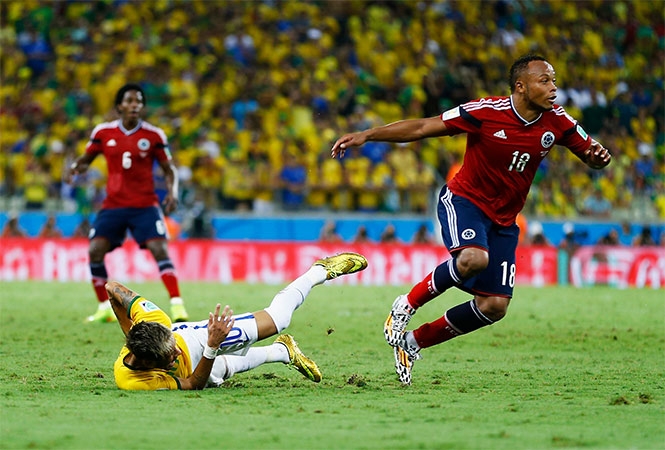 Camilo Zúñiga envió mensaje de aliento a Neymar tras lesionarlo