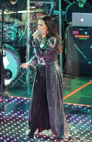 Feria de Puebla 2018: Edith Márquez llenó de romanticismo el palenque