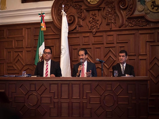 Rector de la BUAP descarta versión de autorobo de documentación oficial