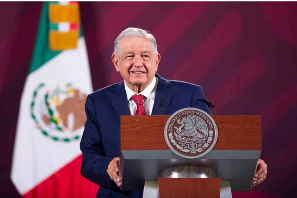 Reaparece AMLO en “la mañanera” tras contagio de COVID-19