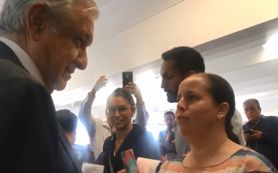 Maestras de Puebla reclaman a AMLO por retiro de becas del Conacyt