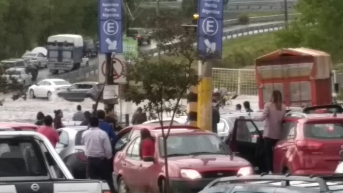 FOTOS: Lluvia inundó la Vía Atlixcáyotl y más vialidades en Puebla