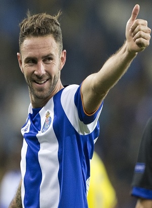 Miguel Layún, cerca de firmar con el Espanyol de Diego Reyes
