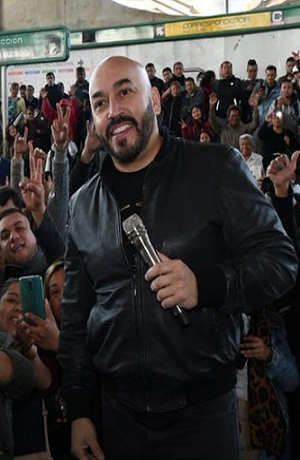 Lupillo Rivera dio concierto sorpresa en Línea B del Metro