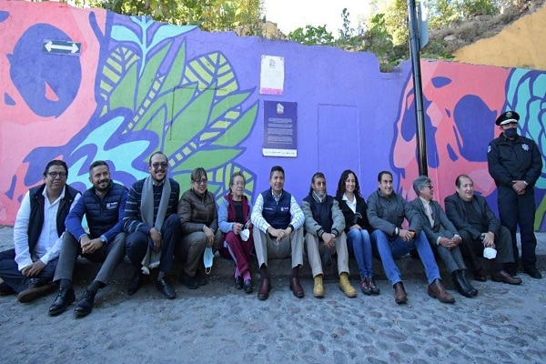 Crean y restauran murales de Xanenetla dentro del festival “Ciudad Mural Puebla 2021”