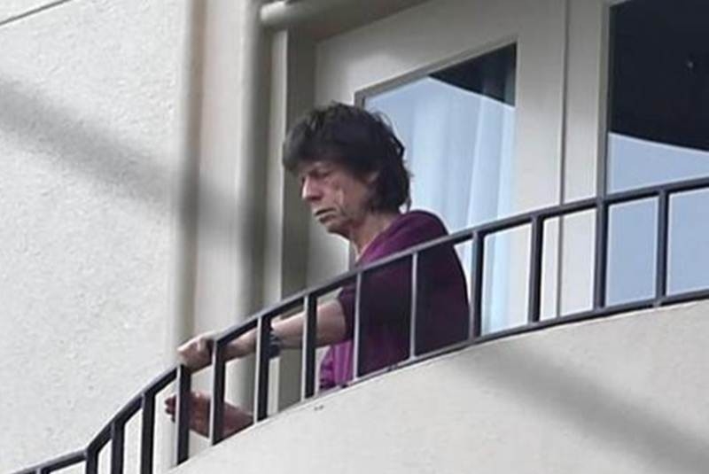 Mick Jagger reaparece tras suicidio de su novia