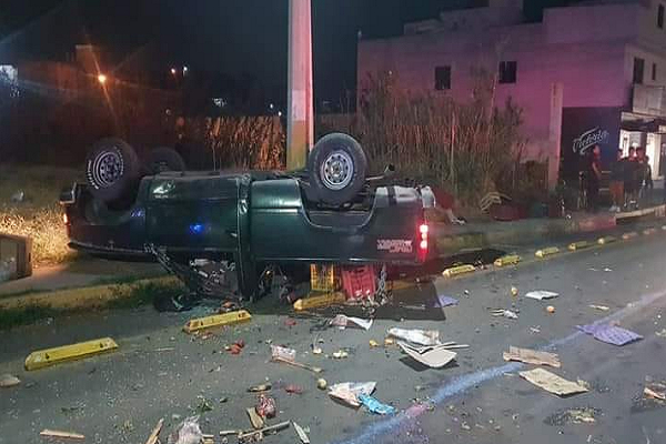 Vuelca camioneta y muere un pasajero en Atlixco