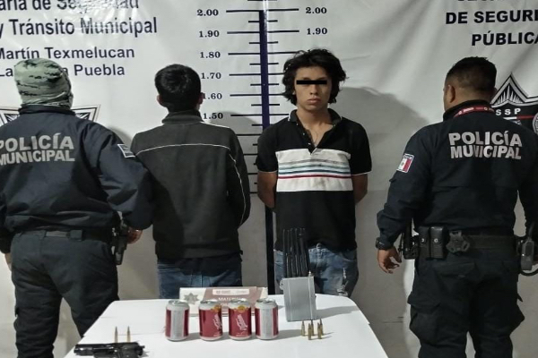 Detienen a pareja de ebrios en posesión ilegal de arma de fuego en Texmelucan