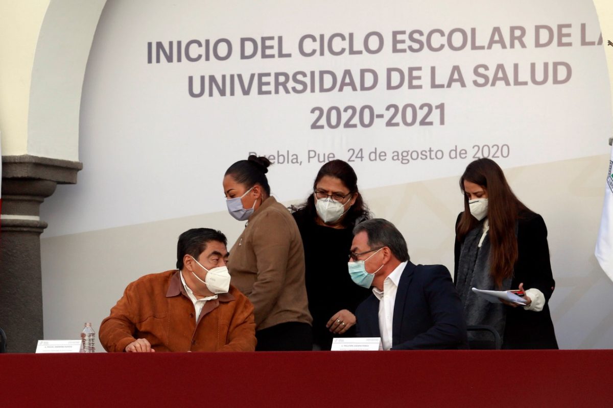 Abre la Universidad de la Salud del Estado de Puebla con 498 estudiantes