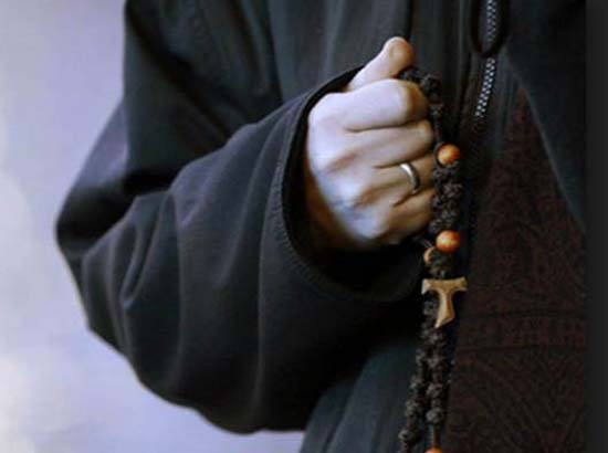 Sacerdotes “pirata” pululan entre la grey católica