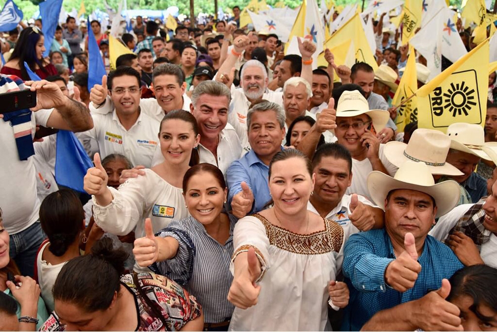 Tony Gali acompaña a Martha Erika Alonso en gira por Huehuetla