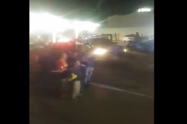 Camión impactó caseta de tacos en Puebla; tres personas lesionadas