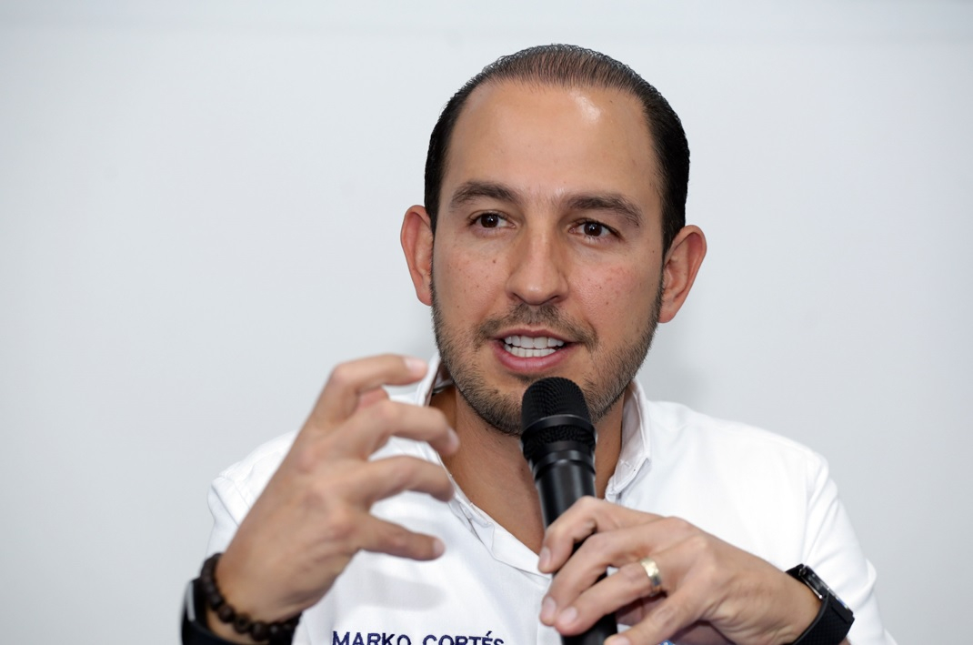 Diputados del PAN avalaron gubernatura de Sergio Salomón; su líder nacional, en contra