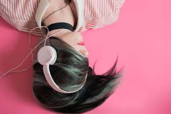 Las playlists ideales para trabajar en casa