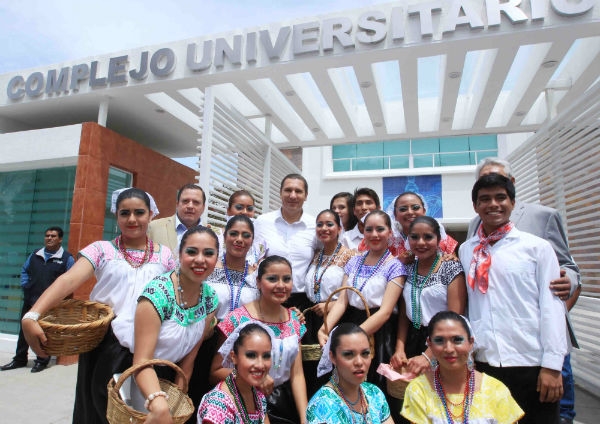 RMV entrega obras de educación y salud por 100 mdp en Teziutlán