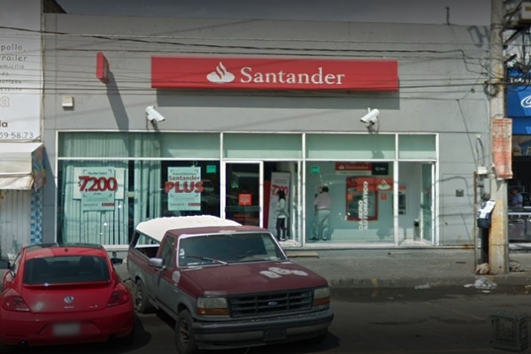 Roban un millón de pesos a mujer dentro de un banco en la Central de Abasto