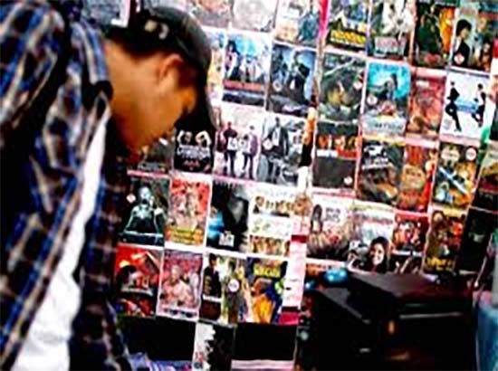 Ocho de cada 10 mexicanos compra productos pirata