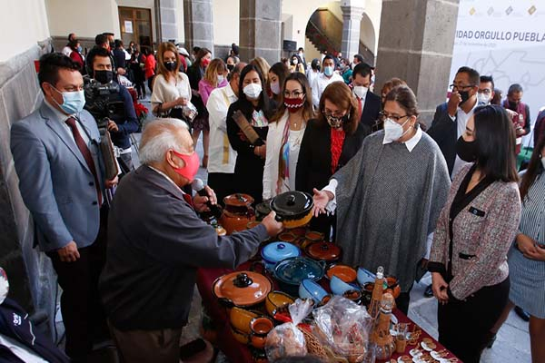 Rosario Orozco Caballero inauguró el bazar “Navidad Orgullo Puebla”